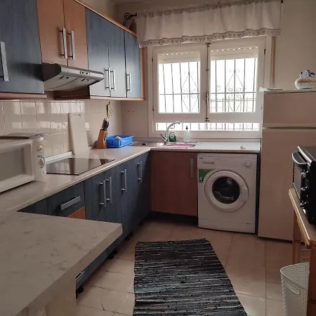 Будинок відпочинку Beach Home *